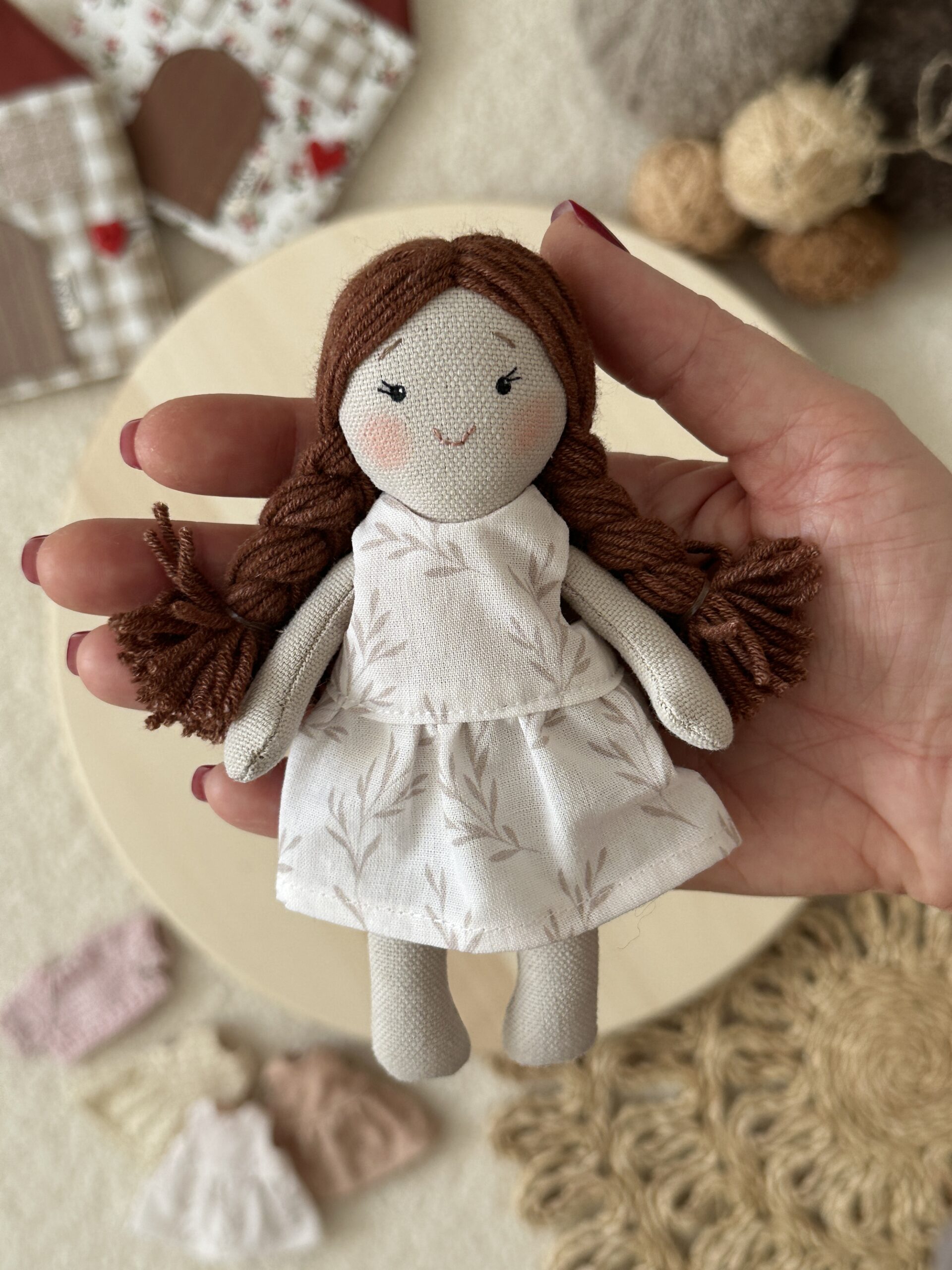 Baba - barna egyenes hajú