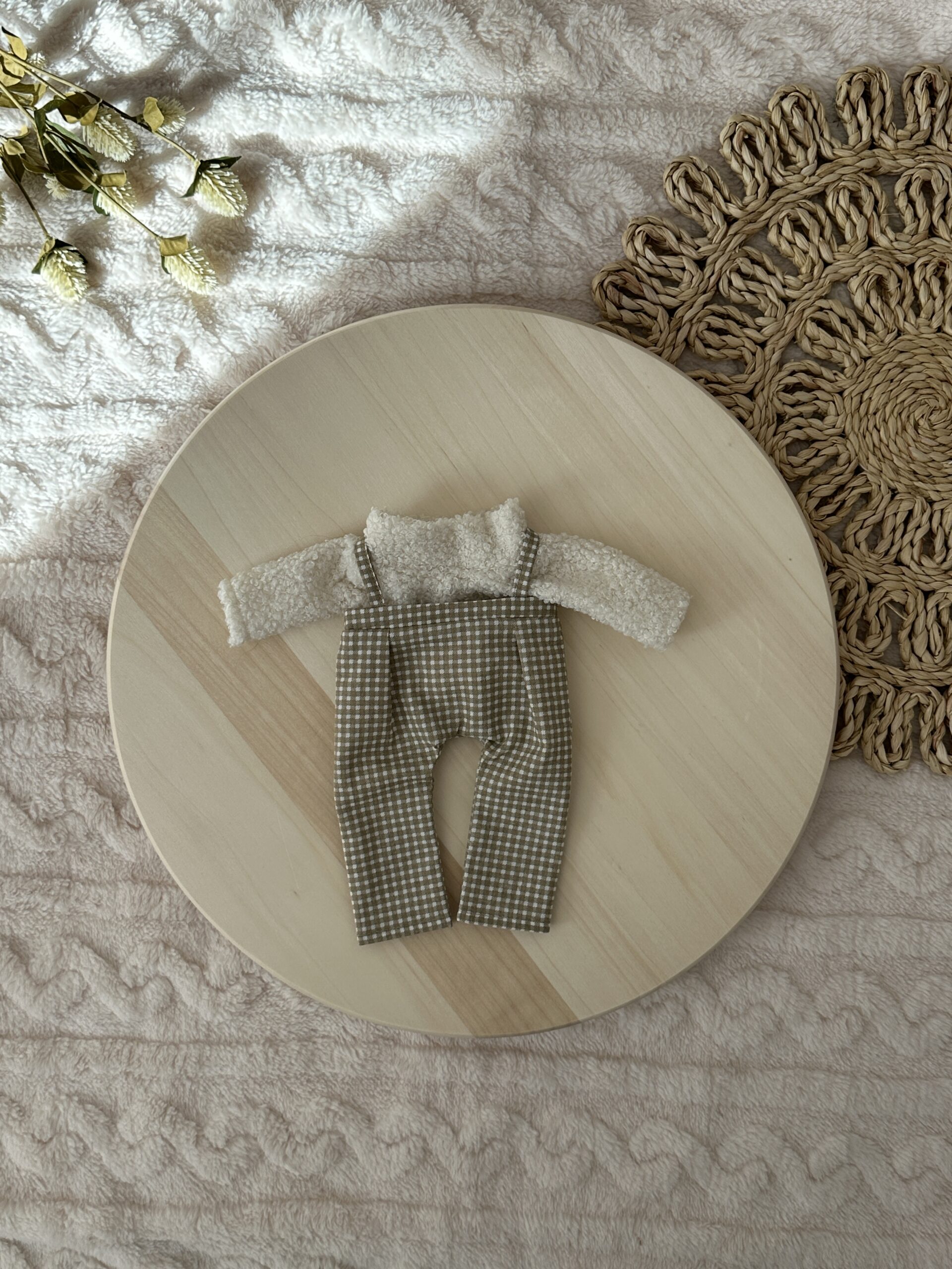 Kantáros nadrág pulcsival