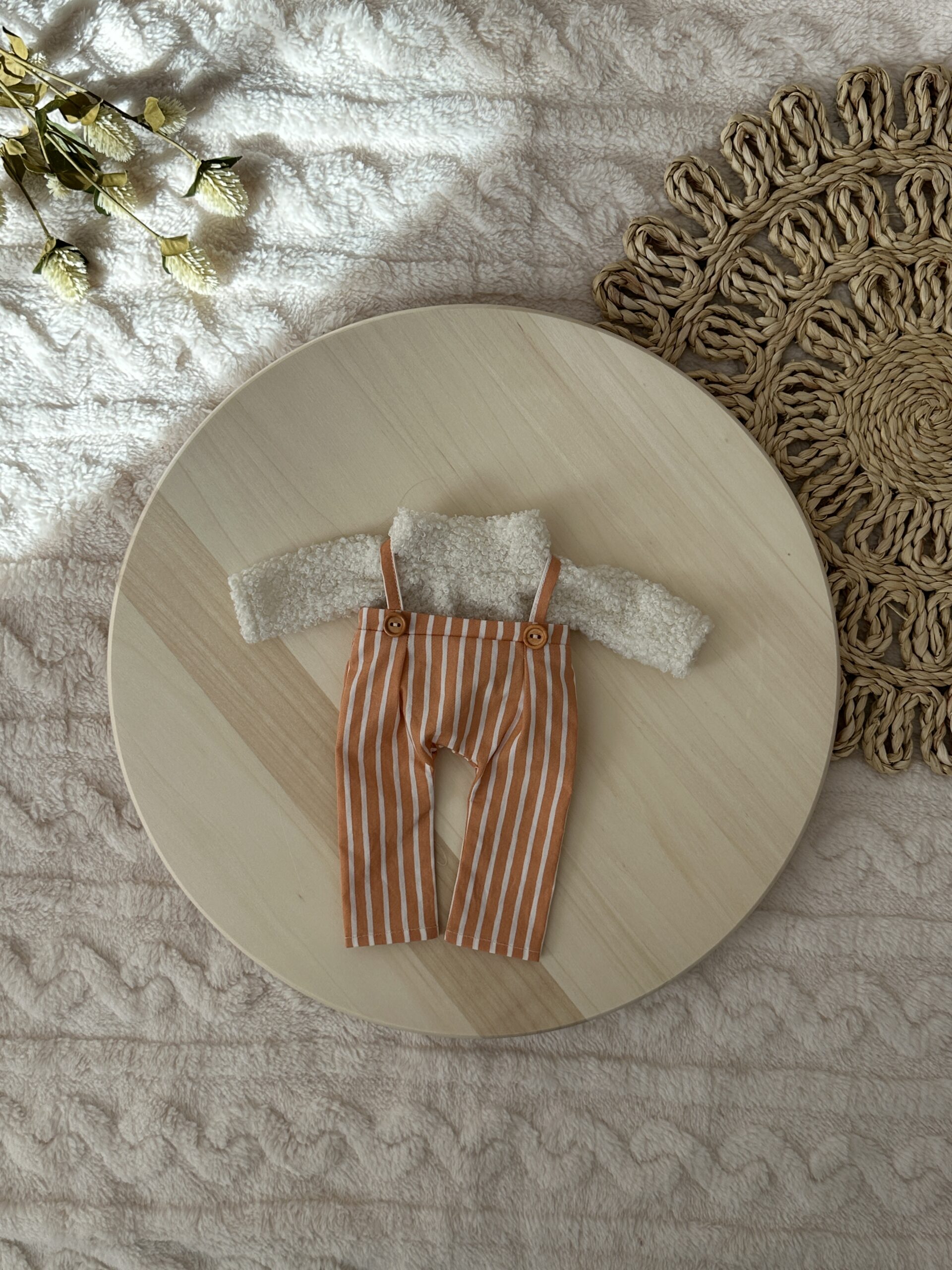 Kantáros nadrág pulcsival