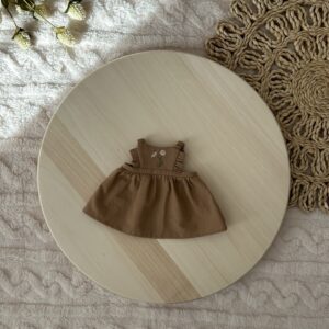 Hímzett kötényruha