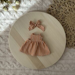 Kötényruha masnival