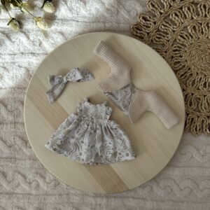 Kötényruha kabáttal