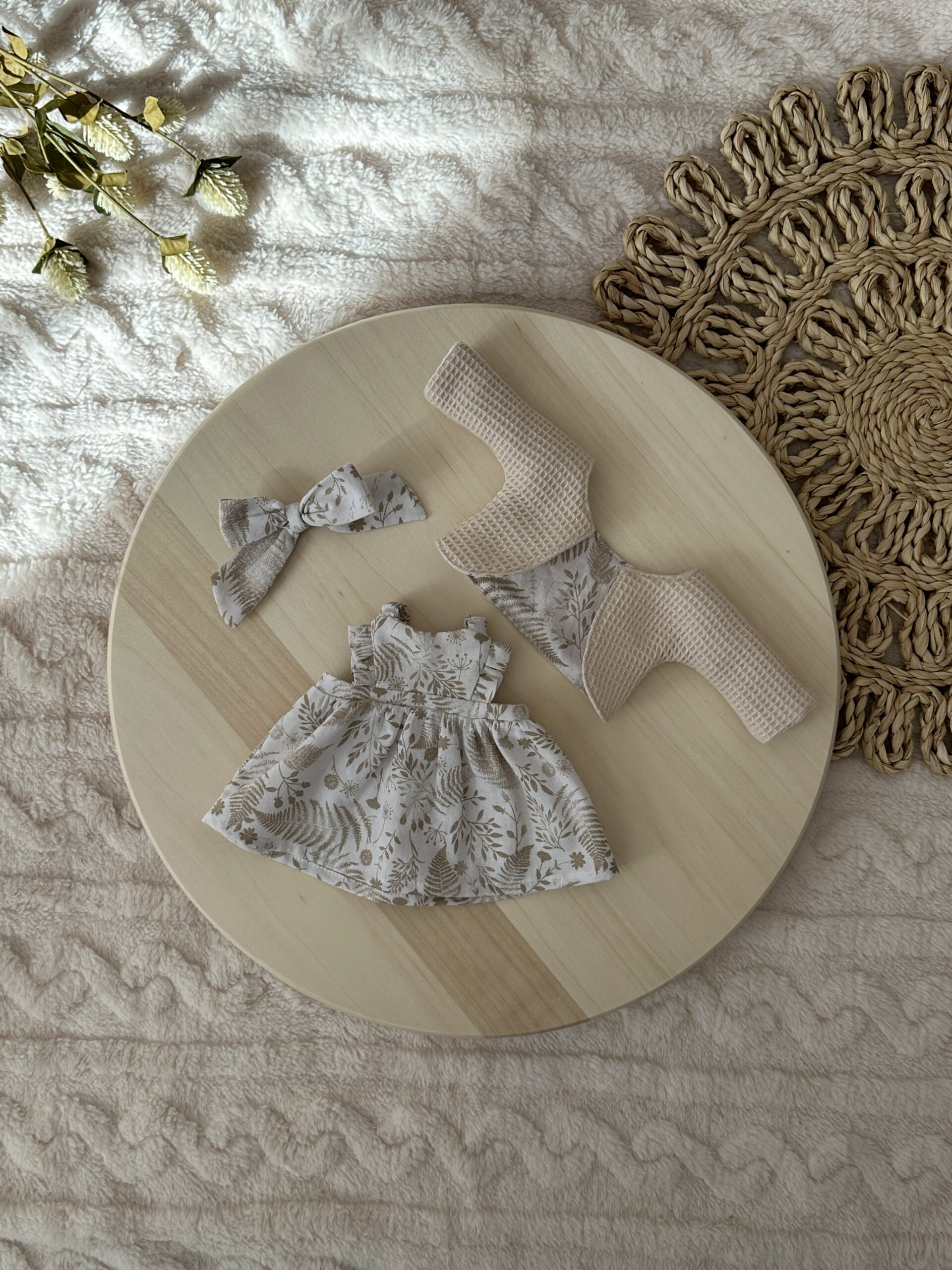 Kötényruha kabáttal